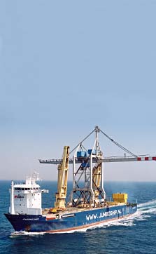 heavy lift ship for international transportation